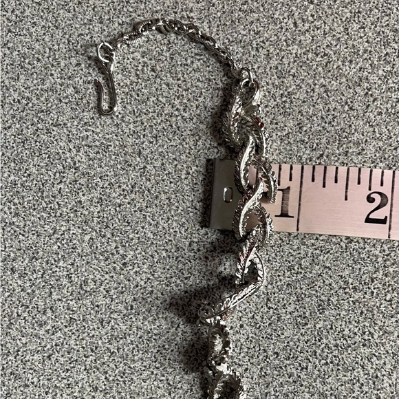 Silver Toned Necklace - Picture 6 of 6